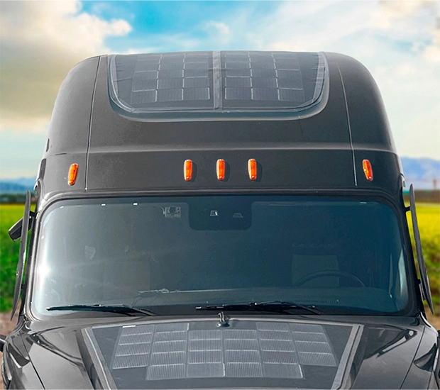 Paneles solares para vehículos de carga pesada.